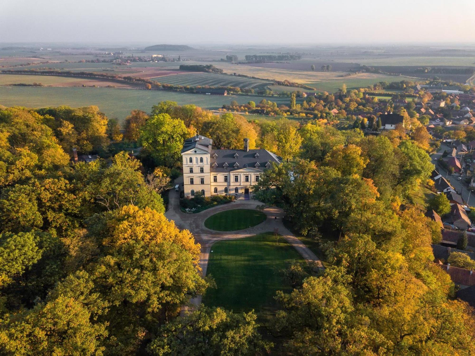 Chateau Mcely Hotel Buitenkant foto